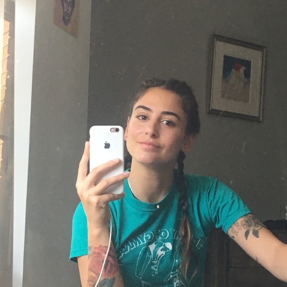 Meet your Posher, Christina - Picture 3 of 4